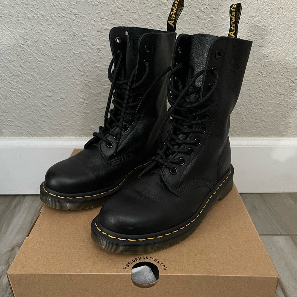Dr Marten 1490 black Virginia boots